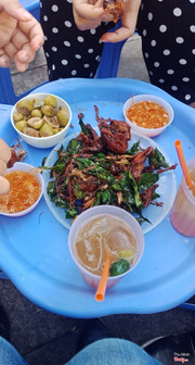 Chim quay vừa, ghi giá 15k, tính tiền 20k xog bảo bảng giá mơis đây :))