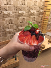 Bingsu thập cẩm : dâu - nho đen 30k