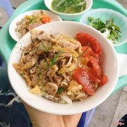 xôi gà lạp xưởng