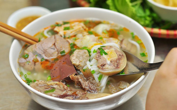 Bún Bò Giò Heo Bình Dân