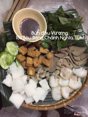 ‼️ Xin lỗi mọi người 😔 ‼️ Do quán có 1 xíu trục trặc bên phía mặt bằng bị ngta lấy lại và đc đền bù thoả đáng , nhưng hiện tại quán vẫn chưa tìm đc mặt bằng phù hợp để tiếp tục. Nên quán tạm hoãn 1 thời gian dài. Hỗm rài có nhiều khách hỏi quán chưa dám trả lời. Thành thật xin lỗi khách rất nhiều.  ‼️ Mà quán đang rất phân văn , mọi người có thương ủng hộ quán thì sắp tới quán triển bán online , giá cả hợp lý , ngon rẻ no , giá sinh viên. ( tất cả các đồ từ thịt đến bún , đậu hay mắm tôm toàn là hàng tuyển. Nhất là mắm tôm là hàng quán tuyển có tên tuổi chứ ko phải mắm tôm ký nha mọi người ) ‼️ Quán bán gồm có : bún đậu mắm tôm thịt , bún đậu mắm tôm lòng heo , trà sữa - trà đào.  Mong mọi người ủng hộ , cho quán ý kiến , sau 1 tuần quán xin triển lun. 😊 