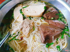 Bún riêu. 17k/tô với 5k huyết thêm