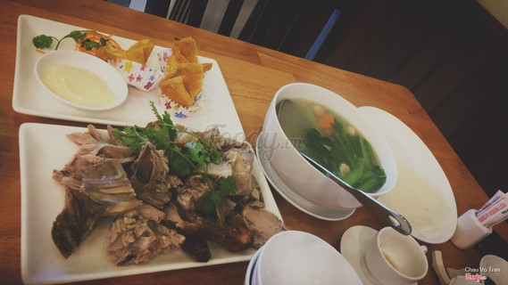 Vịt nấu canh, hoành thánh chiên giòn