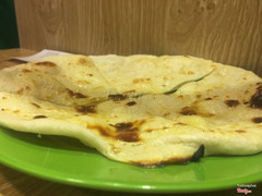 Naan is the bread in India ( Bánh đặc trưng của Ấn ) 