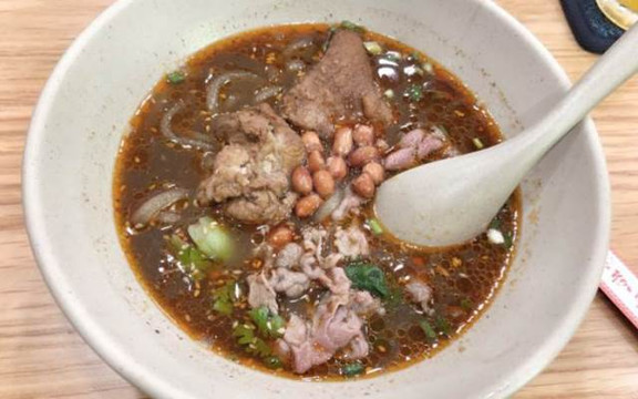 A Lỏ - Bánh Canh Chua Cay & Bún Bò Viên - Lạc Long Quân