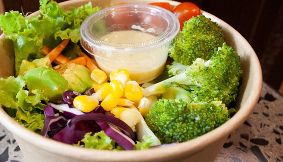 Common 9 - Cafe, Juice & Salad Bar