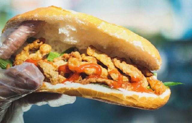 Bánh Mì Chả Cá Nóng Ông Đen - Hoà An 2