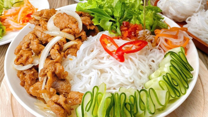 Hoa Thiên Lý - Bún Thịt Xào - Nguyễn Văn Cừ