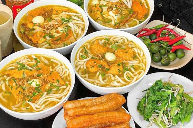 Bánh Canh Cá Lóc Anh Ba - Lạch Tray