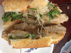 O trong banh mi thap cam