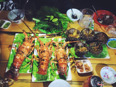 tôm hùm nướng + nhum nướng nỡ hành