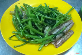 ốc móng tay xào rau muống
