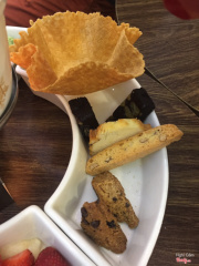 Bánh ăn kèm với kem