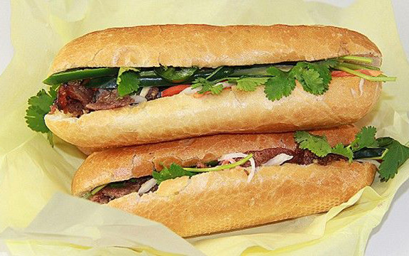 Bánh Mì Ngã Sáu - Cô Phượng