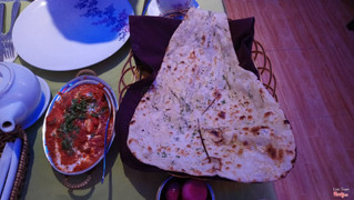 Bánh naan và chicken tikka masala