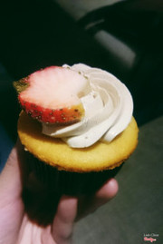 Strawberry Redwine Cupcake