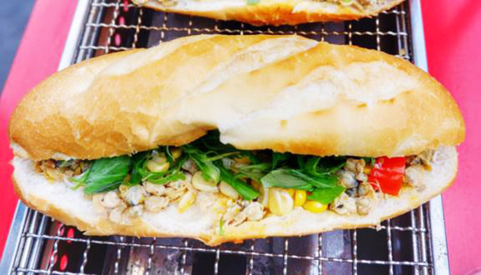 Boo's Tea - Bánh Mì Hến Bắp