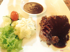 Beef Steak sốt nho đen