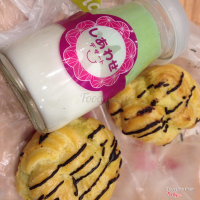 Bánh su vỏ k dc ngon lắm, pudding trà xanh cũng dở