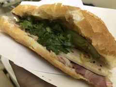 Banh mi thit nguoi - 20.000 VND