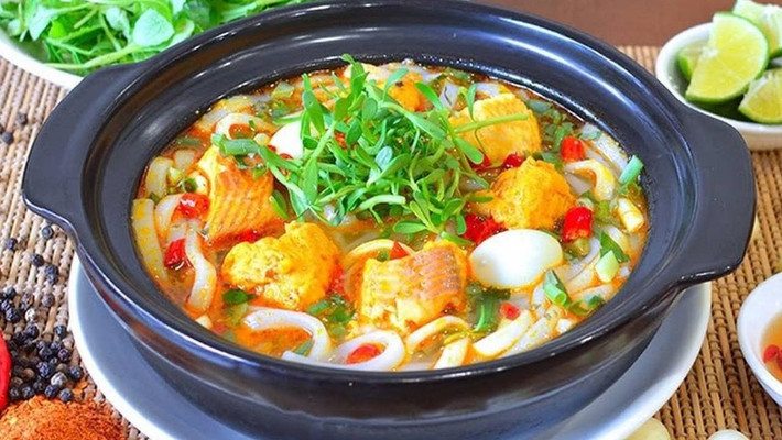 Bánh Canh Cá Lóc Cô Oanh - Bún Bò Huế - Nguyễn Công Trứ