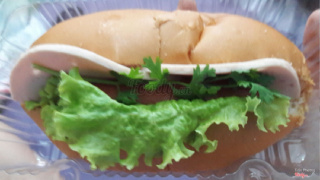 Bánh mì chả lụa 10k