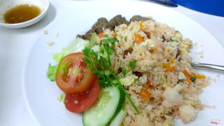 Cơm chiên dương châu bò lúc lắc