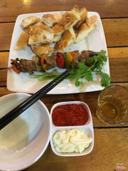 Bánh mì & thịt xiên nướng