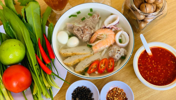 Bánh Canh Mì Cô Túc