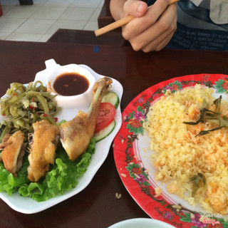 Cơm gà xối mỡ