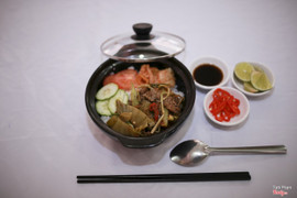 cơm bò xào dưa chua