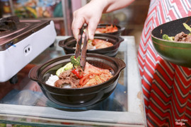 Cơm bò xào bông cải