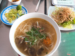 Tô 40k: tái, chả cua, gân