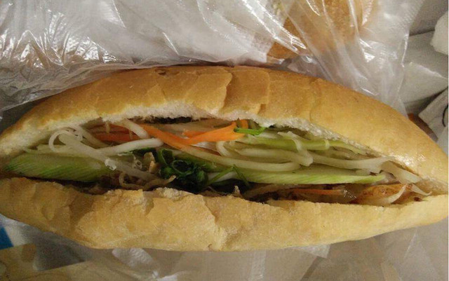 Bánh Mì, Xôi & Gà Tần - Hồ Đắc Di