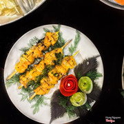 Cá hồi cuốn rau rừng