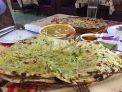 Cheese garlic naan