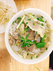 Cận cảnh tô phở đầy thịt