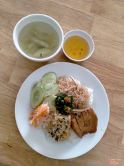 Cơm tấm sườn bì chả chay 20k cực ngon nhé các bạn