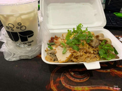 Xôi thập cẩm sài gòn ,nghe review ngon nên đặt ăn thử mà ai ngờ ngon thật ,xôi mềm dẻo,vị đậm đà vừa miệng ,sữa đậu nành thơm, nói chung là ngon 👍 