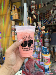 Bánh mỳ thì được nhưng Sữa chua như này là dùng màu gì... nhìn kinh quá... vứt lun