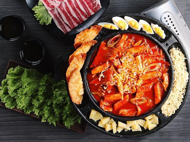 Góc Bếp Nhà Mýt - Set Lẩu Tokbokki & Mì Cay - Đường Số 51