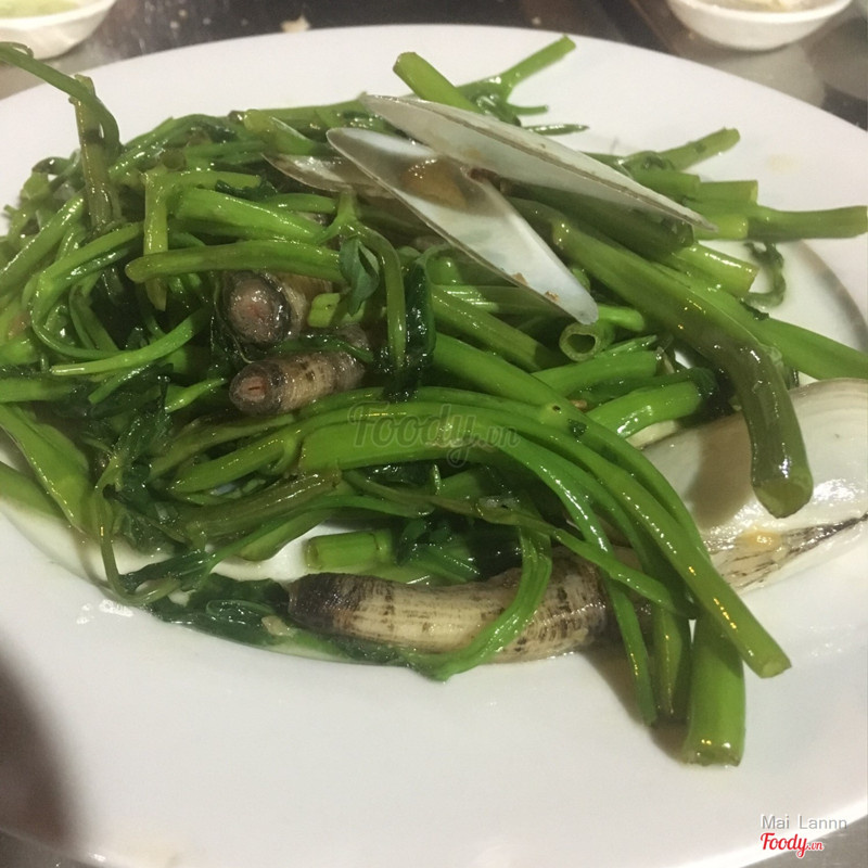 Tu hài xào rau muống 0.3kg/ 144k