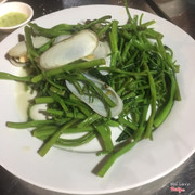 Tu hài xào rau muống 0.3kg/ 144k