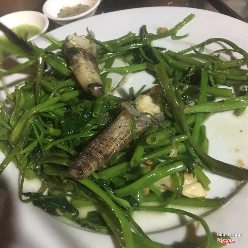 Tu hài xào rau muống 0.3kg/ 144k