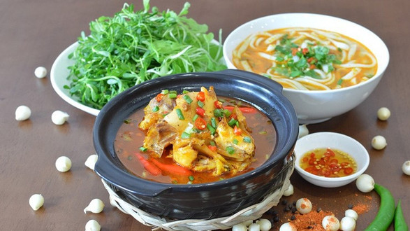 Quán Ngon Ngon - Bánh Canh Cá Lóc Nồi Đất - Thân Nhân Trung