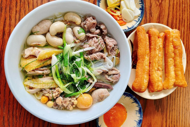 Phở Khang - Phở & Lẩu Gà Mái Dầu Hà Nội