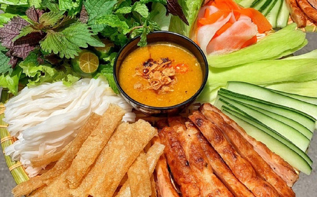 Nem Nướng Bà Duyên - Tai Heo & Thịt Luộc Cuốn Bánh Tráng - Võ Văn Tần