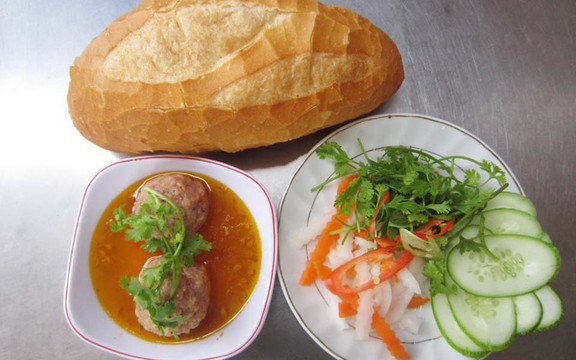 Nga - Bánh Mì Xíu Mại - Lê Đại Hành