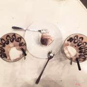 Hi tiếp đến là Bắc Việt. Mấy năm nay thì khá phổ biến với các bạn Hp rồi, mình mới chỉ ghé qua đc 2 cơ sở ở Lê Lợi cả Hồ Sen. Nchung đồ uống cũng ổn, nhưng lúc lên lúc xuống ấy, khi mình uống bạc sỉu ngon ơi là ngon, khi thì nhạt nhẽo hơi thất vọng. Có bữa đi BV Hồ Sen có ord cái bánh xong ko thấy mang lên nhưng bill vẫn có, do đông khách nên hơi sai sót chút nên cũng ko sao. View đẹp nhưng do khách đông nên quán cũng ồn lắm, mất hết cả tư tưởng 😭 nhất là buổi tối ở HS ấy argggg. Tốt hơn là thái độ nvien đã đc cải thiện rồii