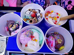 kem ngon. không gian quán thoáng mát. trang trí hài hòa. kèm theo topping phong phú. yogurt rainbow vừa ngon vừa tốt cho sức khỏe. tôi chon yogurt rainbow.